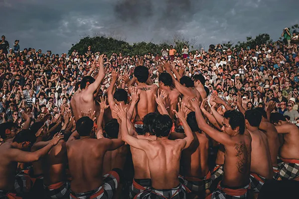 Traditioneller balinesischer Kecak-Tanz.